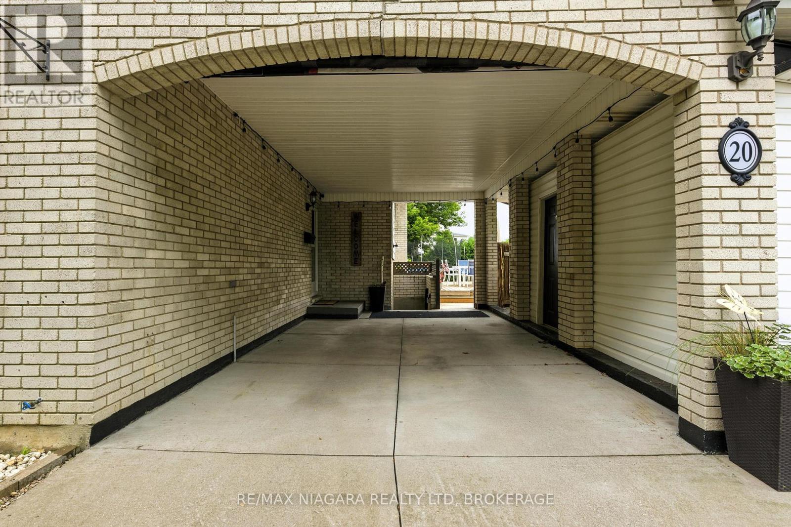 Photo 5 of 20 Centennial Drive, St Catharines ON
