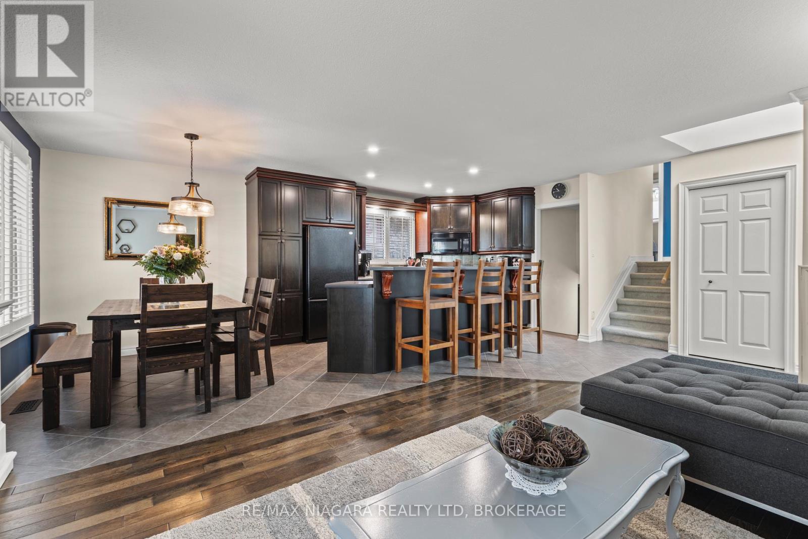 Photo 9 of 20 Centennial Drive, St Catharines ON