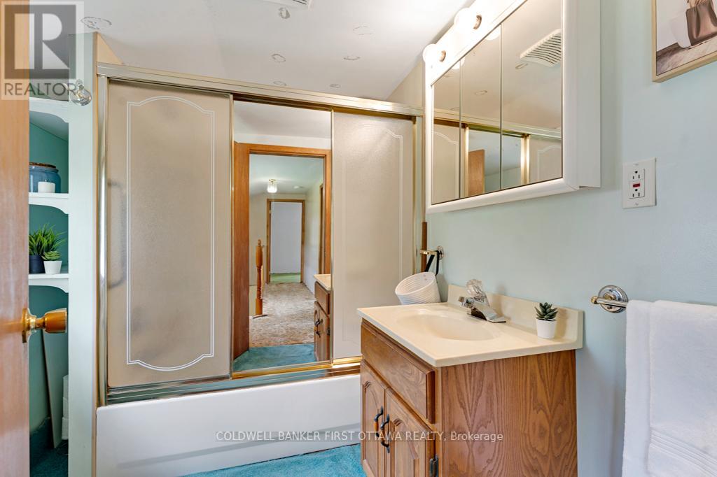 Photo 17 of 9252 Highway 511 Road, Lanark Highlands ON