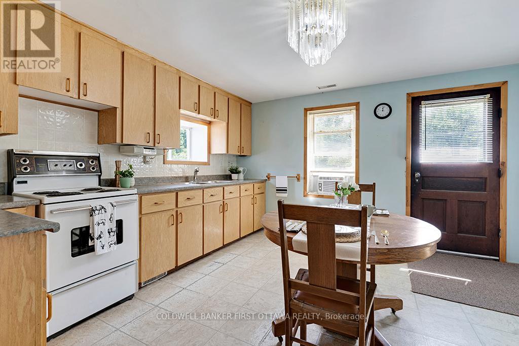 Photo 8 of 9252 Highway 511 Road, Lanark Highlands ON