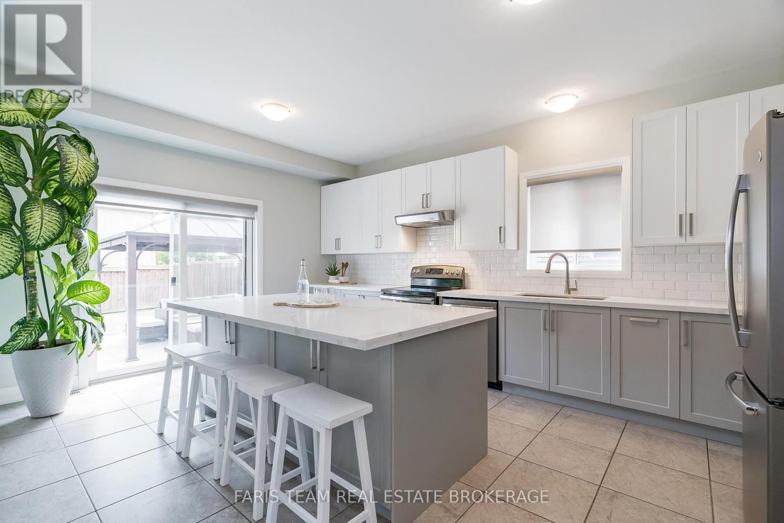 Photo 4 of 1377 Sheldon Street, Innisfil ON