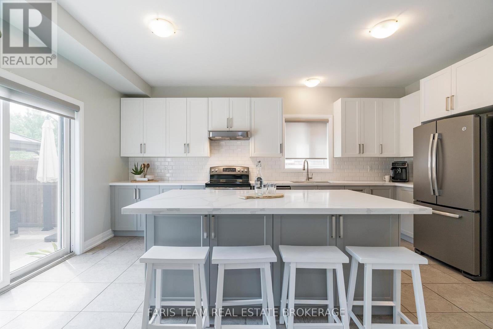 Photo 5 of 1377 Sheldon Street, Innisfil ON