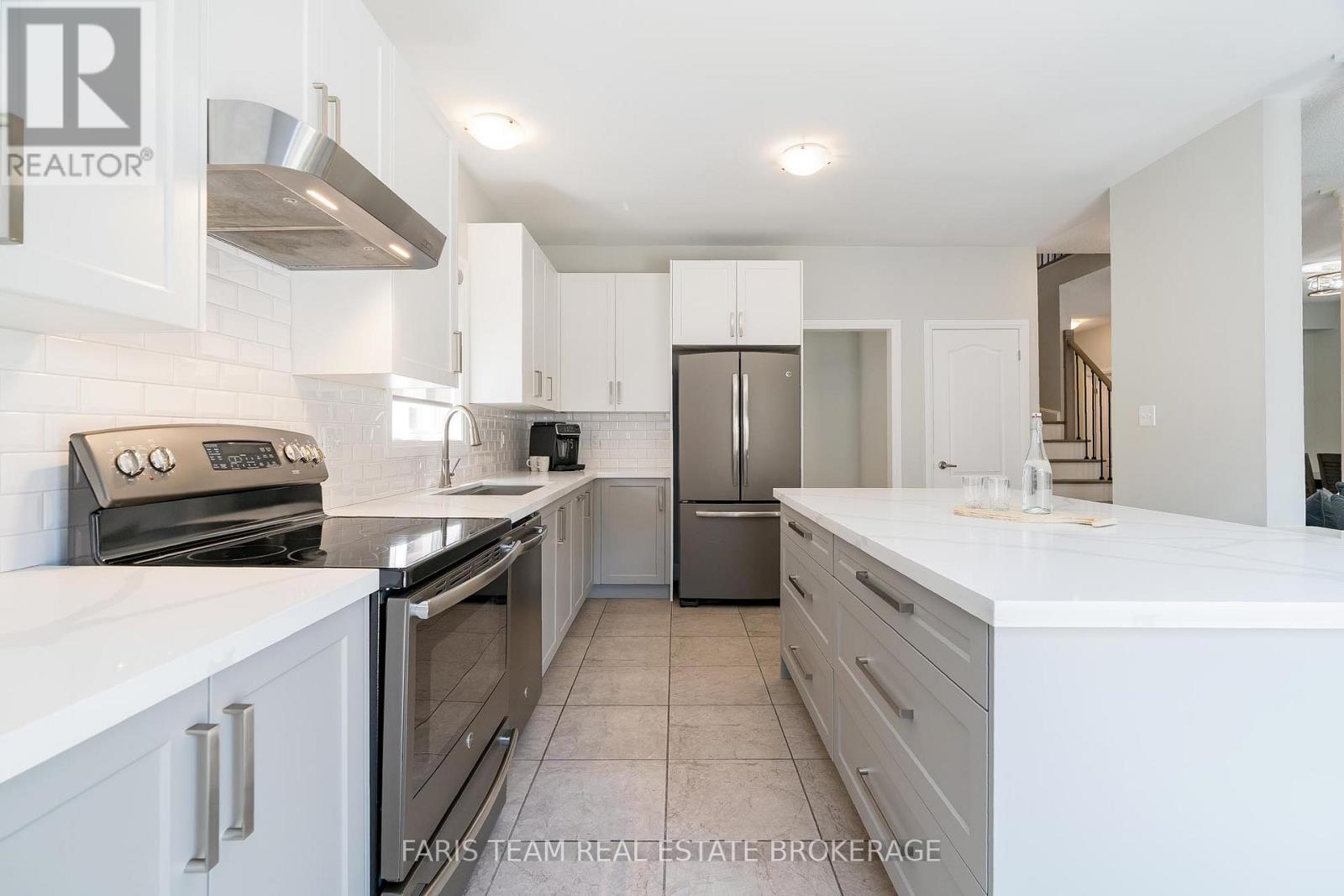 Photo 7 of 1377 Sheldon Street, Innisfil ON