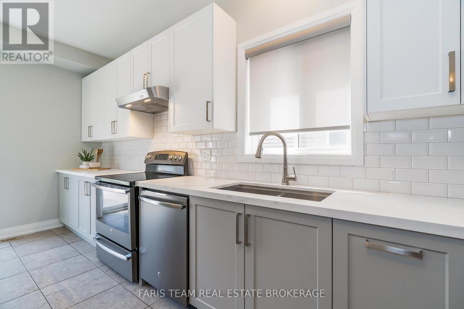 Photo 8 of 1377 Sheldon Street, Innisfil ON