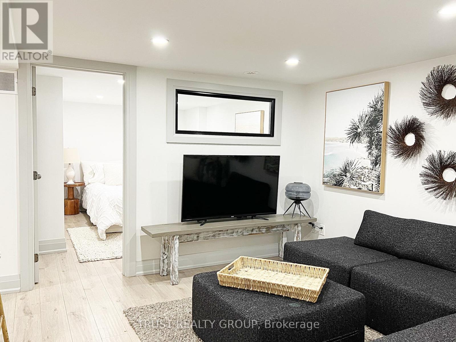 Photo 2 of Bsmt 266 Roncesvalles Avenue, Toronto ON