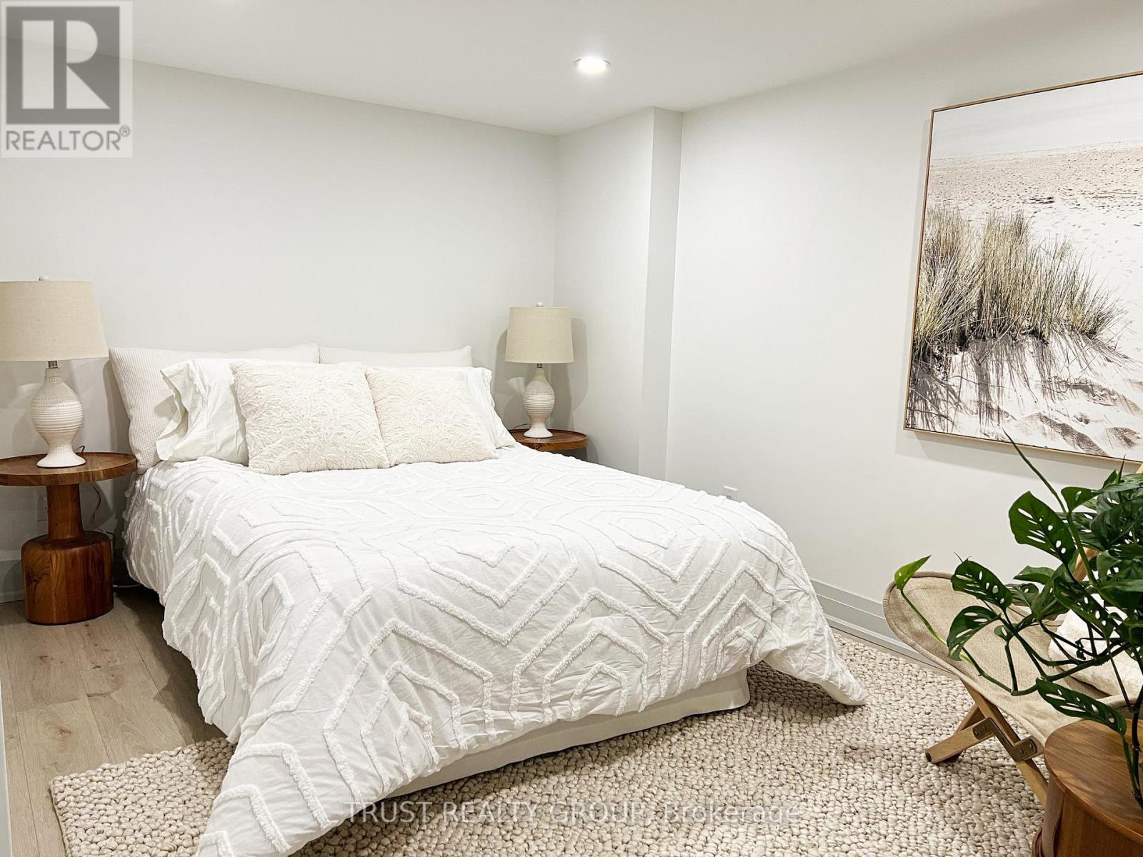 Photo 7 of Bsmt 266 Roncesvalles Avenue, Toronto ON