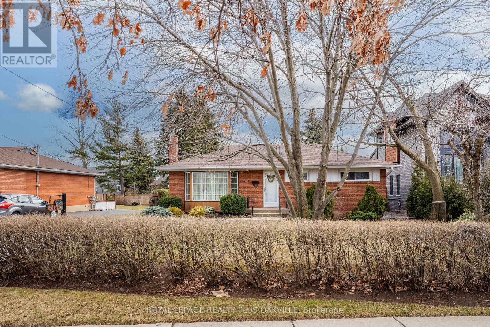 Photo 1 of 2416 Rebecca Street, Oakville ON