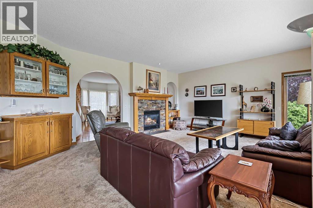 Single Family House for Sale in  Schiller Crescent NW Scenic Acres Calgary 