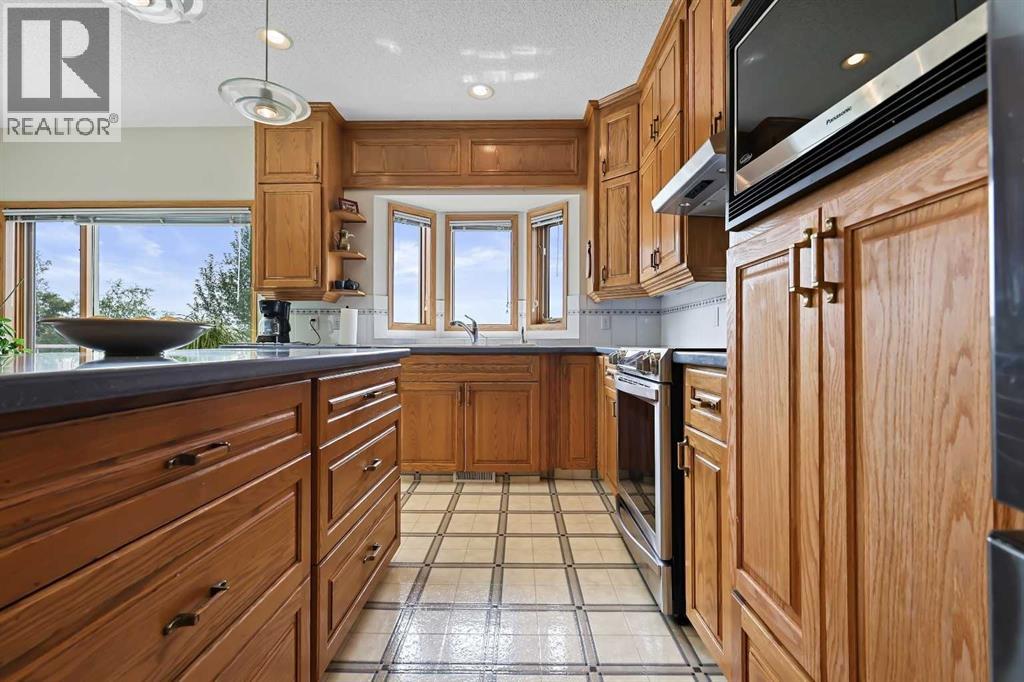 Single Family House for Sale in  Schiller Crescent NW Scenic Acres Calgary 