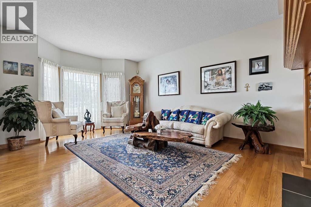 Single Family House for Sale in  Schiller Crescent NW Scenic Acres Calgary 