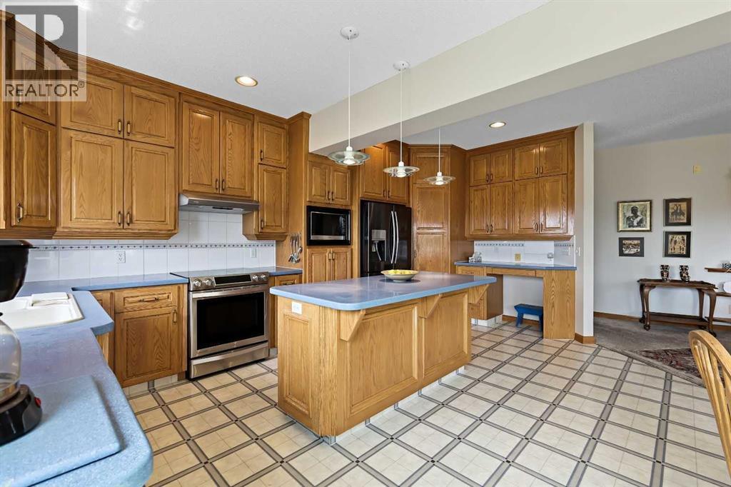 Single Family House for Sale in  Schiller Crescent NW Scenic Acres Calgary 