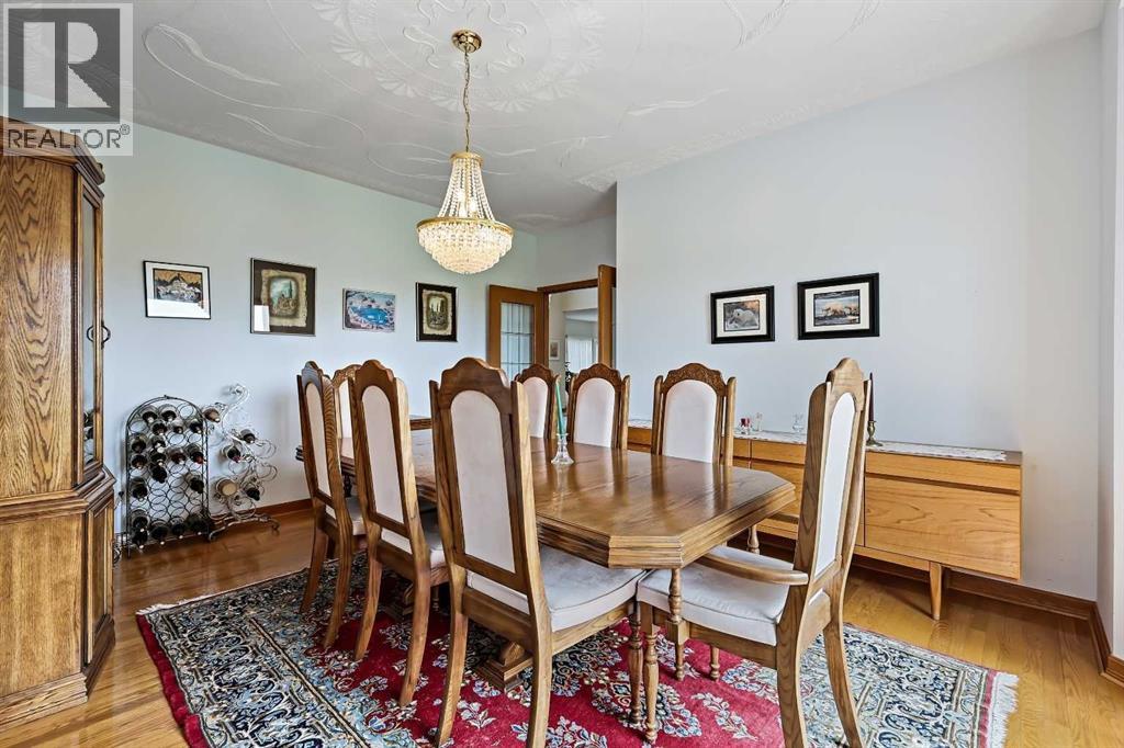 Single Family House for Sale in  Schiller Crescent NW Scenic Acres Calgary 