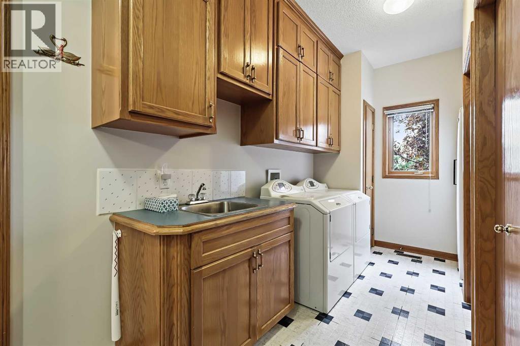 Single Family House for Sale in  Schiller Crescent NW Scenic Acres Calgary 