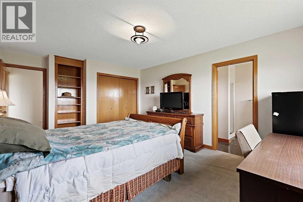 Single Family House for Sale in  Schiller Crescent NW Scenic Acres Calgary 