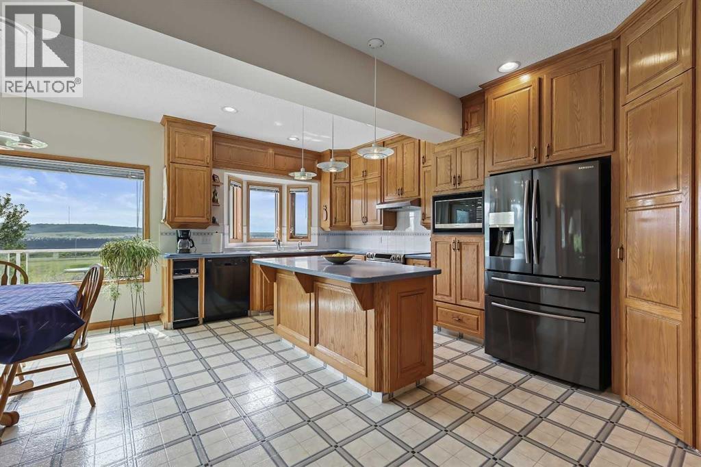 Single Family House for Sale in  Schiller Crescent NW Scenic Acres Calgary 