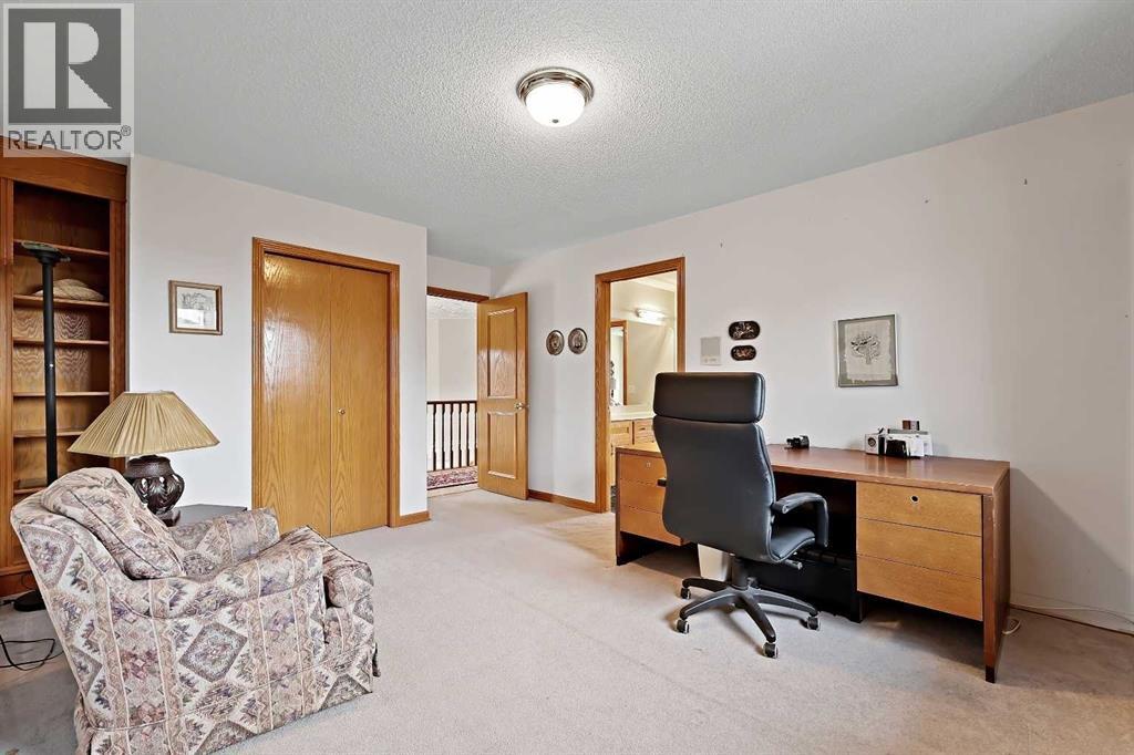 Single Family House for Sale in  Schiller Crescent NW Scenic Acres Calgary 