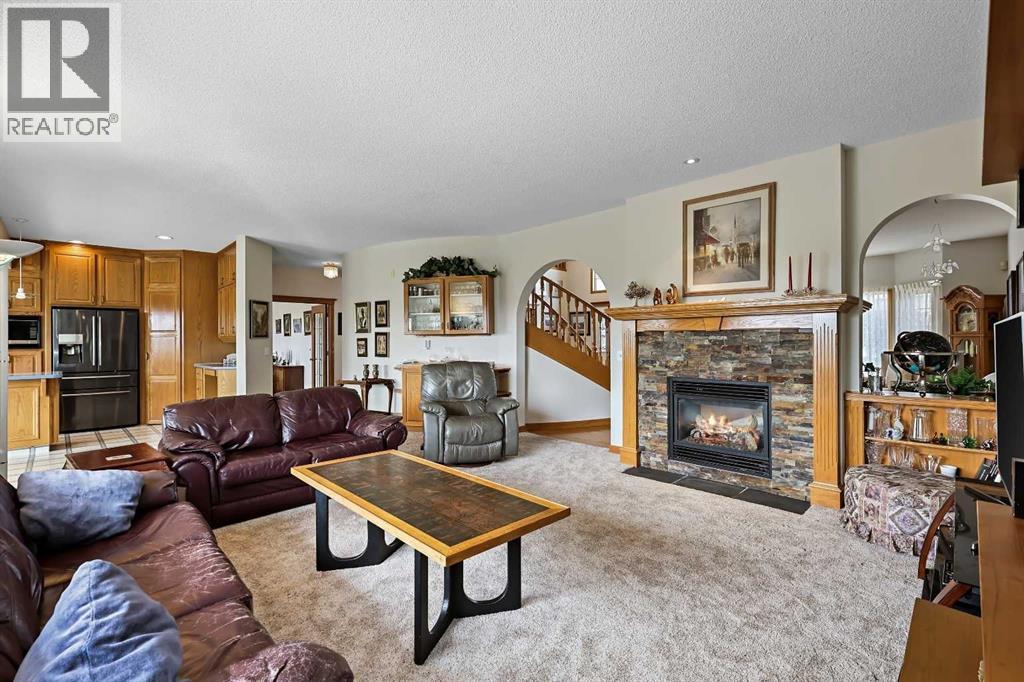 Single Family House for Sale in  Schiller Crescent NW Scenic Acres Calgary 