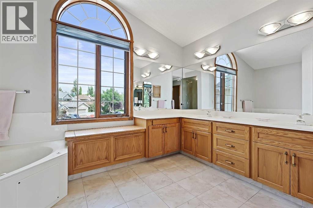 Single Family House for Sale in  Schiller Crescent NW Scenic Acres Calgary 