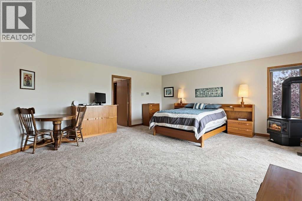 Single Family House for Sale in  Schiller Crescent NW Scenic Acres Calgary 