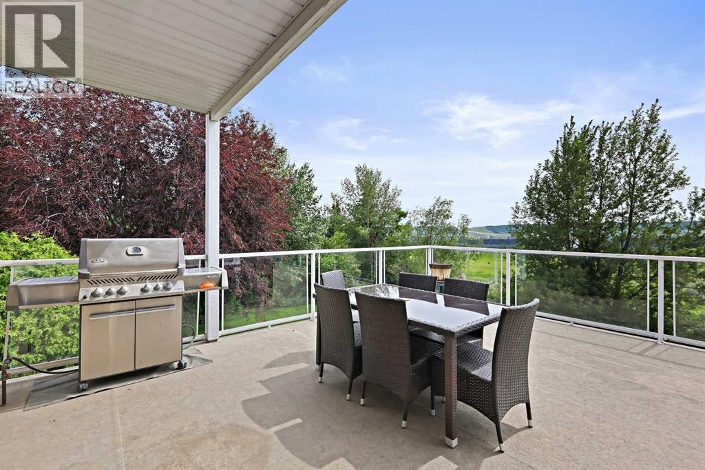 Single Family House for Sale in  Schiller Crescent NW Scenic Acres Calgary 