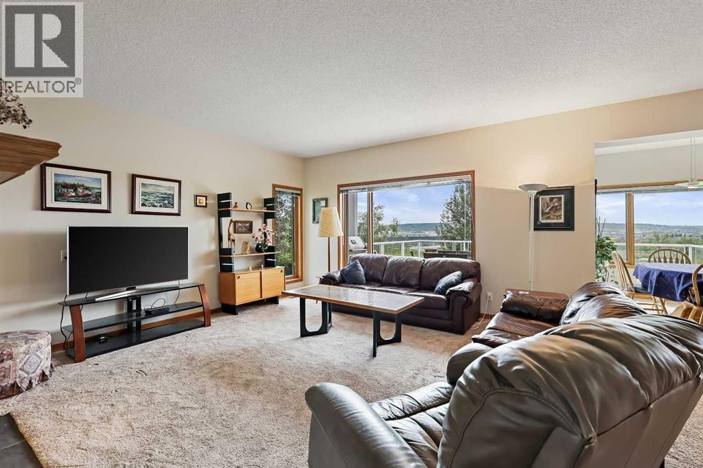 Single Family House for Sale in  Schiller Crescent NW Scenic Acres Calgary 