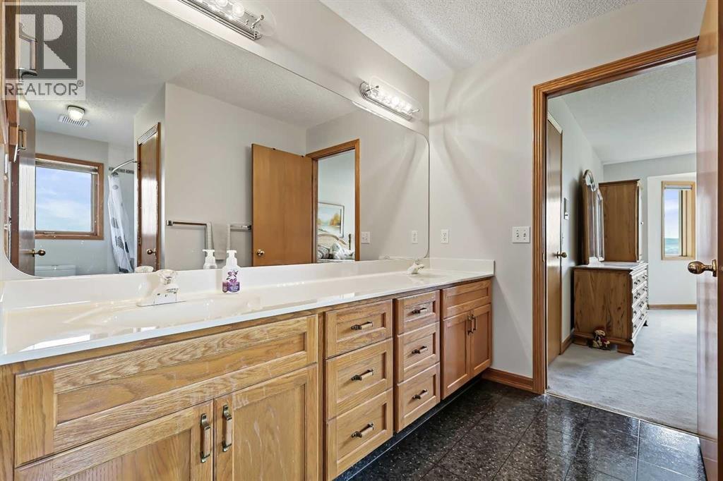 Single Family House for Sale in  Schiller Crescent NW Scenic Acres Calgary 