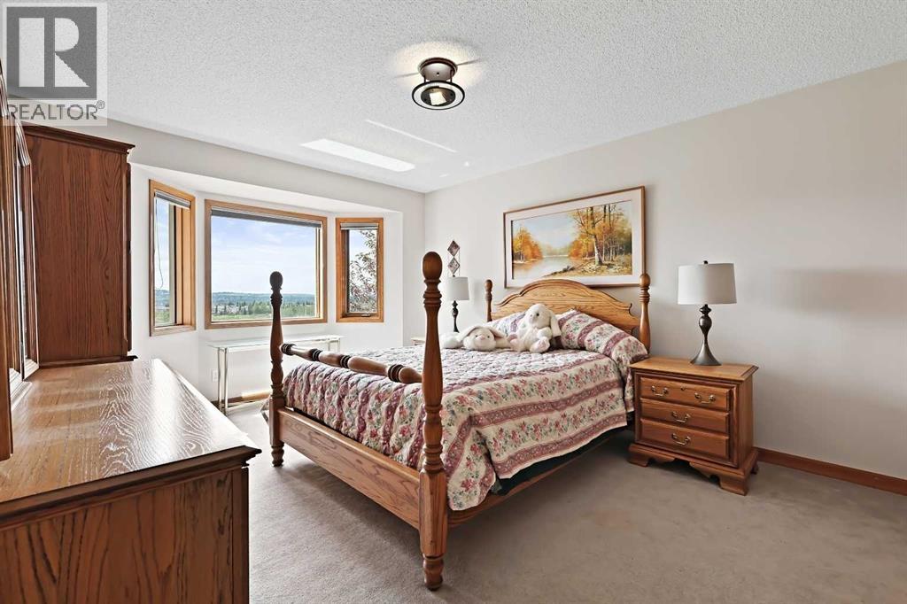 Single Family House for Sale in  Schiller Crescent NW Scenic Acres Calgary 