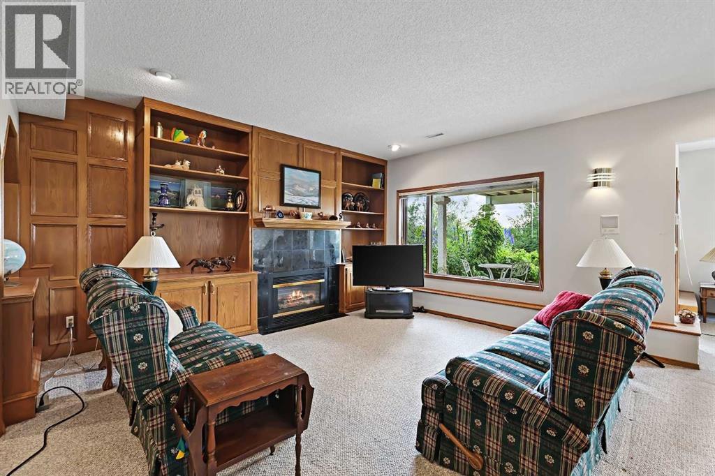 Single Family House for Sale in  Schiller Crescent NW Scenic Acres Calgary 