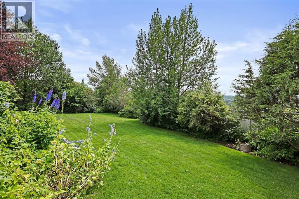 Single Family House for Sale in  Schiller Crescent NW Scenic Acres Calgary 