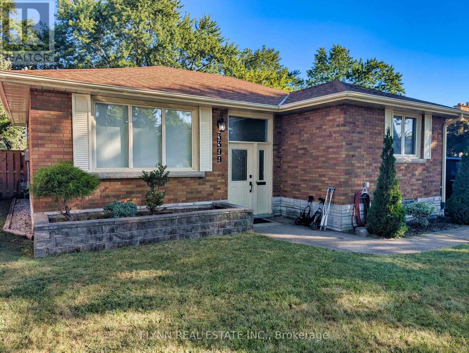 Photo 2 of 3399 Cattell Drive, Niagara Falls ON