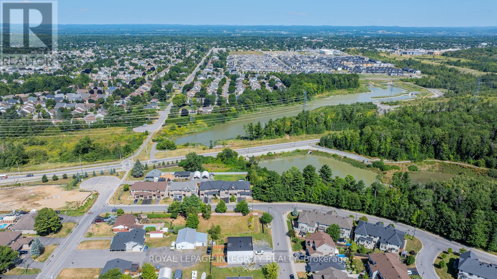 Photo 16 of 877 A Contour Street, Ottawa ON
