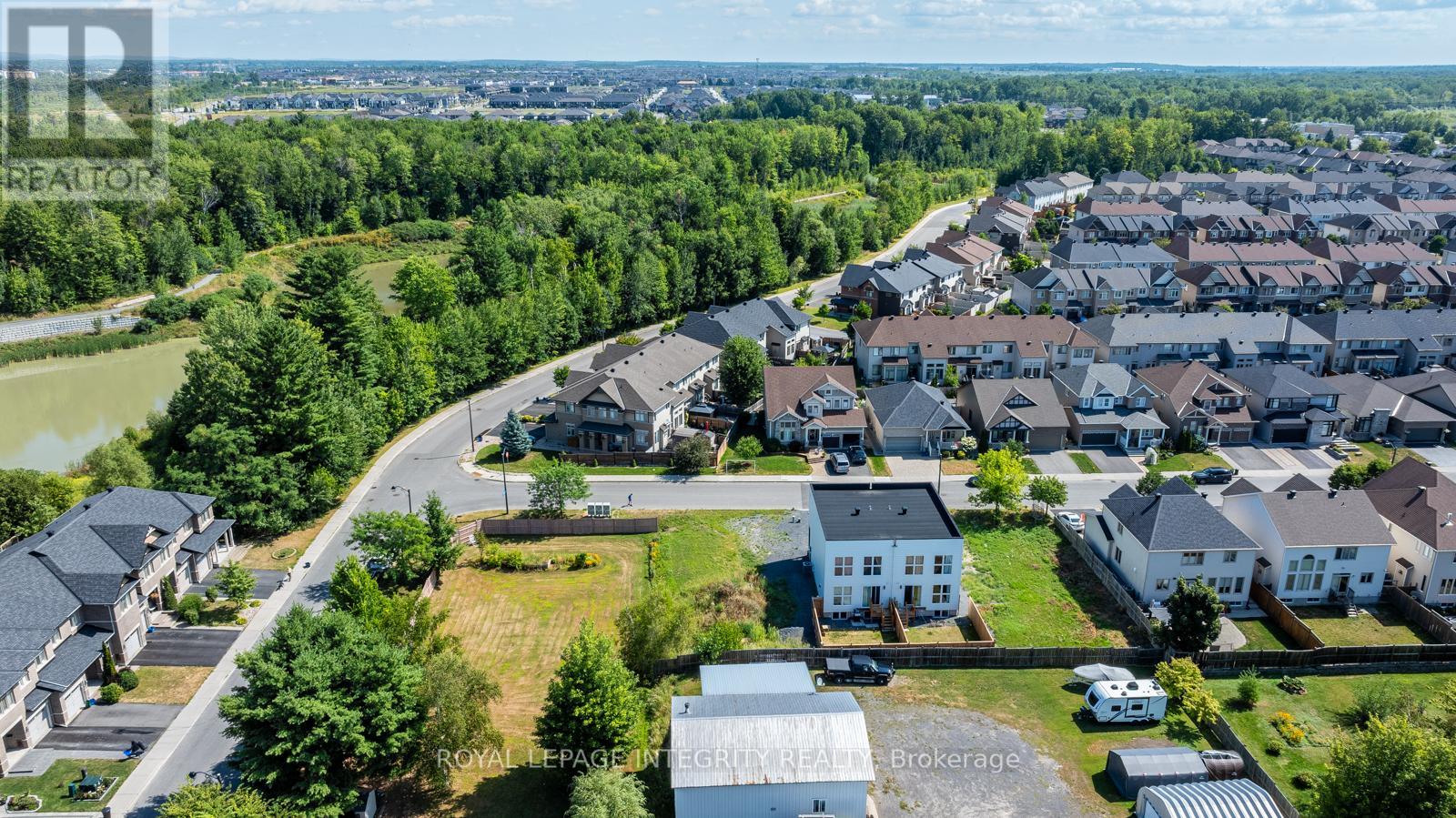Photo 23 of 877 A Contour Street, Ottawa ON
