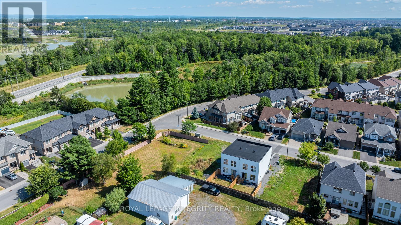 Photo 24 of 877 A Contour Street, Ottawa ON