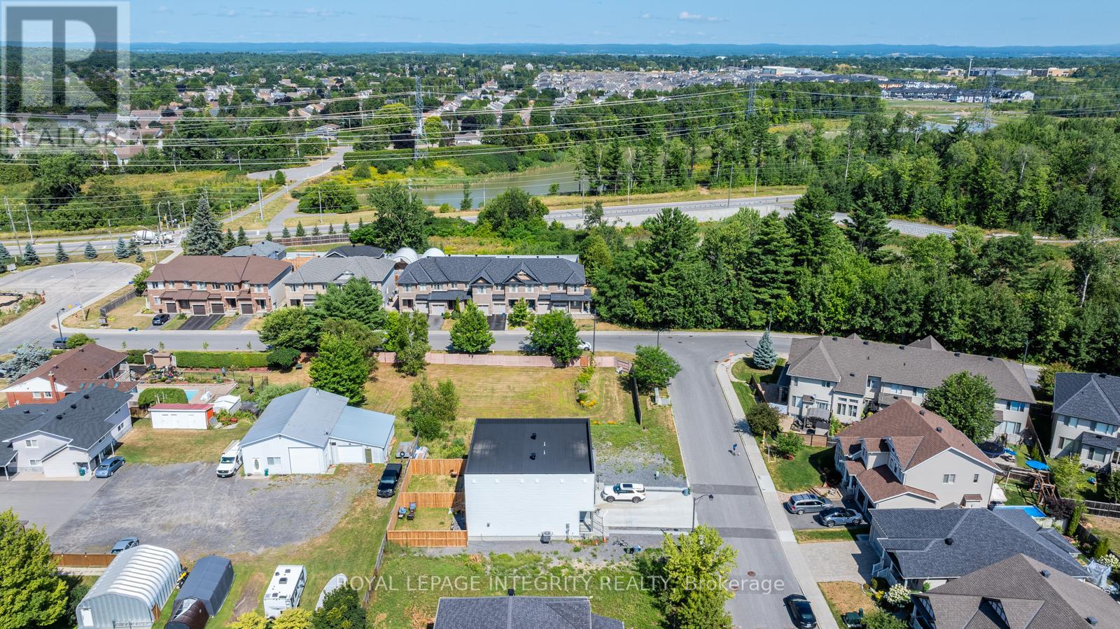 Photo 25 of 877 A Contour Street, Ottawa ON