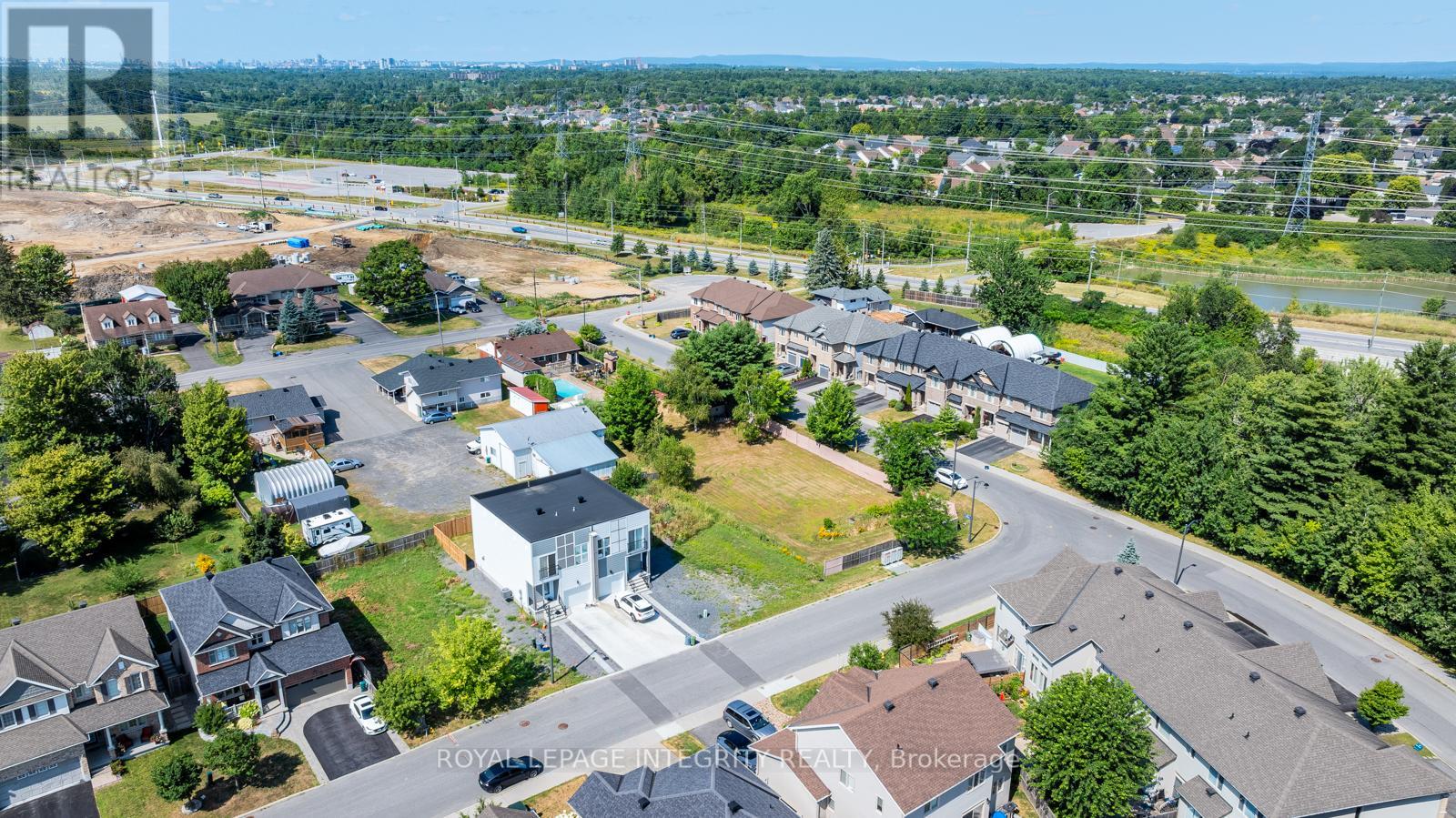 Photo 26 of 877 A Contour Street, Ottawa ON