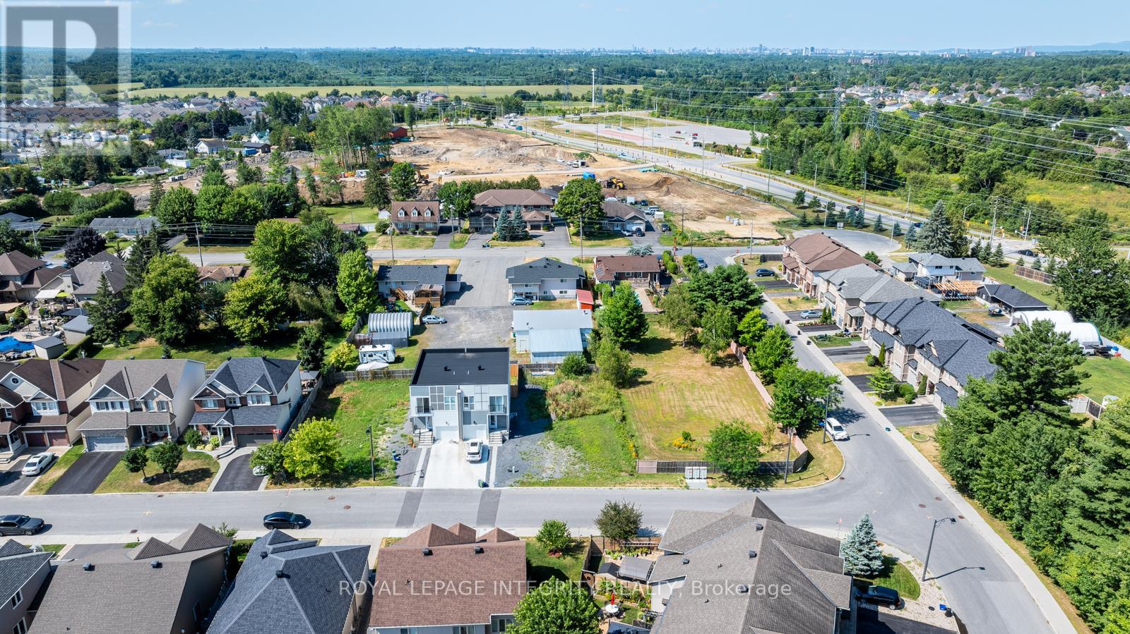 Photo 27 of 877 A Contour Street, Ottawa ON