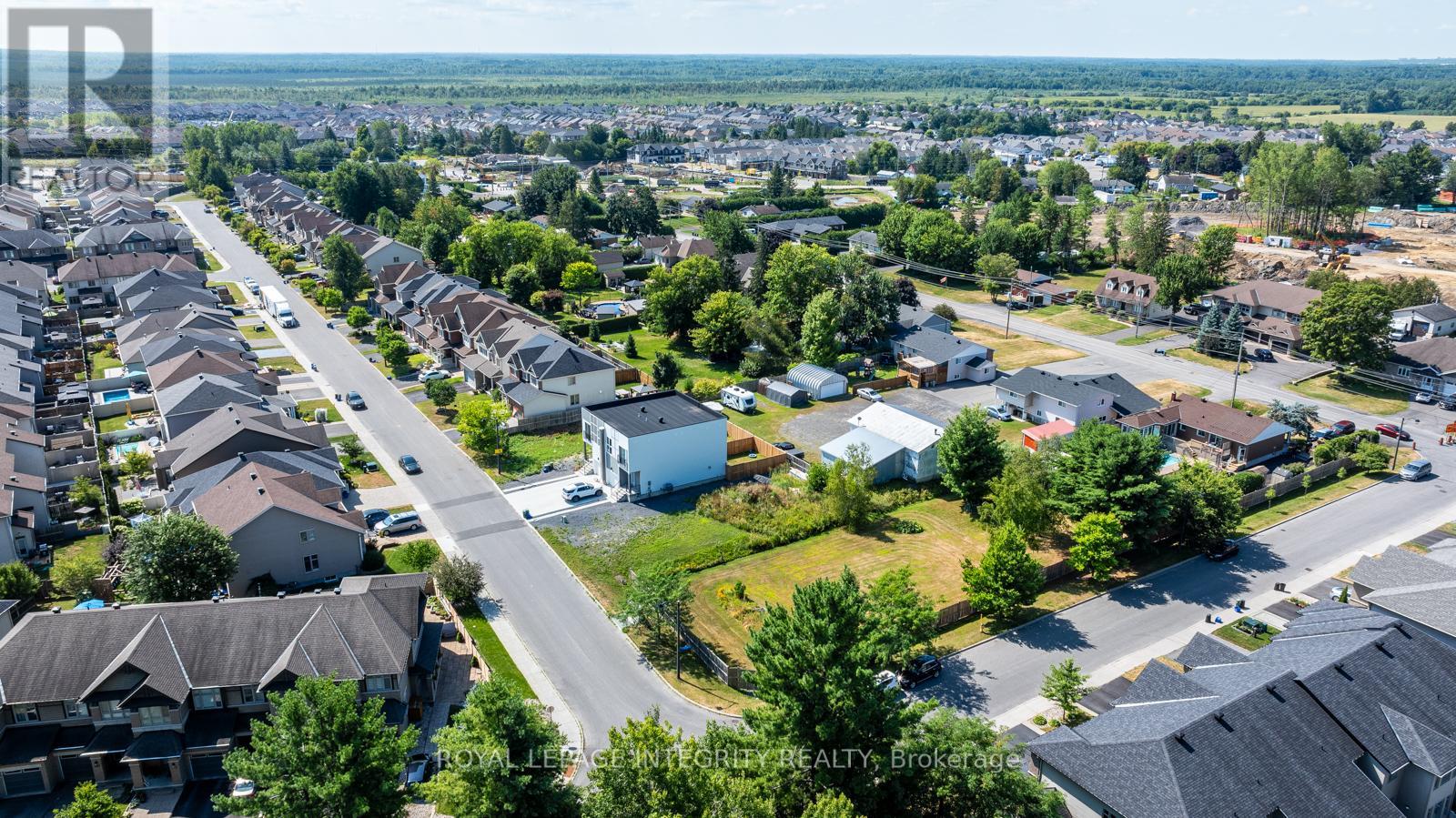 Photo 28 of 877 A Contour Street, Ottawa ON