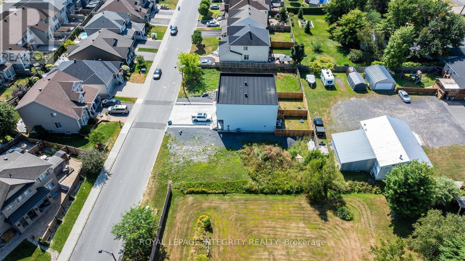 Photo 30 of 877 A Contour Street, Ottawa ON