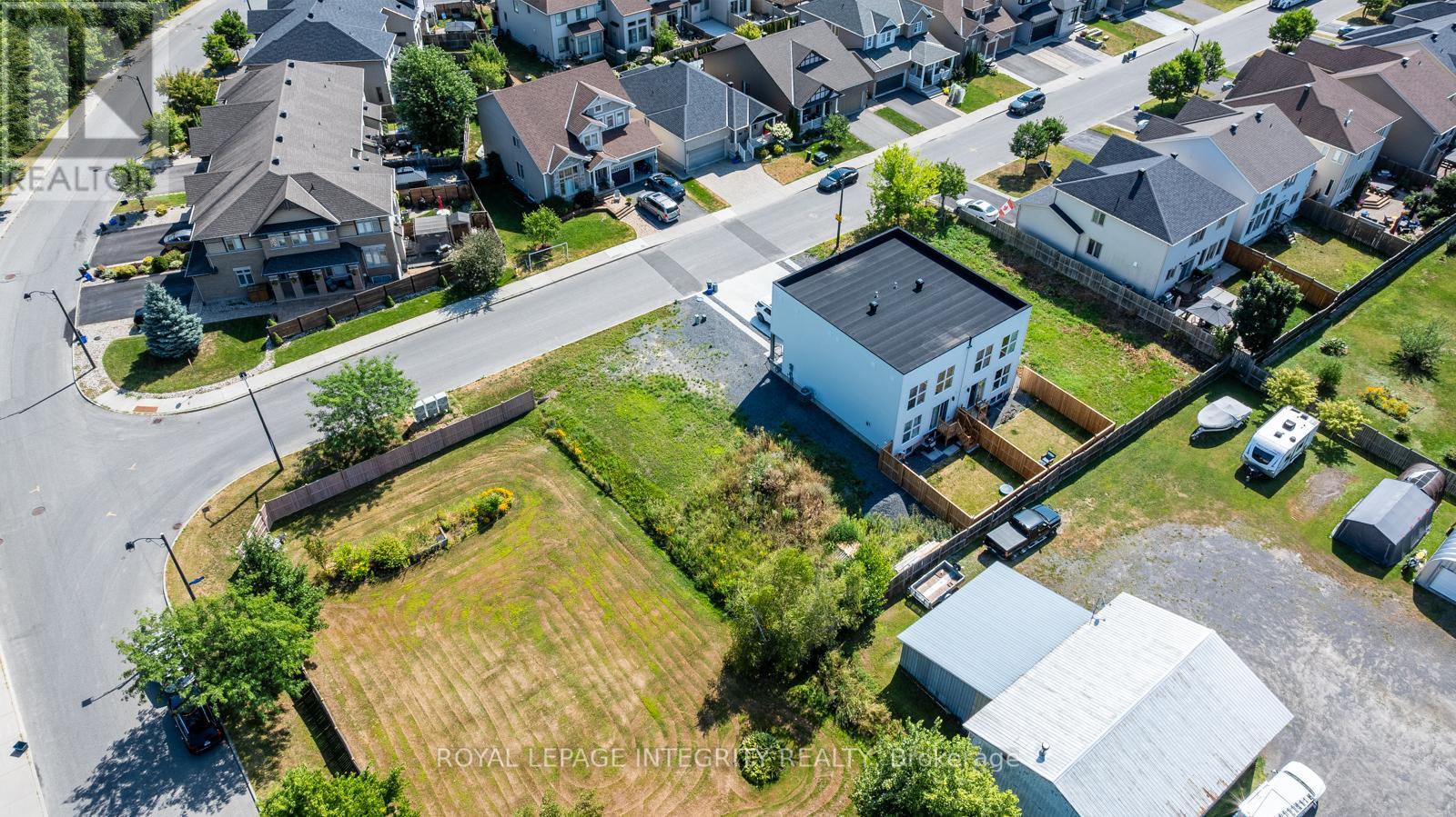 Photo 31 of 877 A Contour Street, Ottawa ON