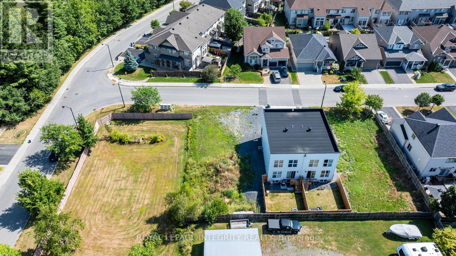 Photo 32 of 877 A Contour Street, Ottawa ON