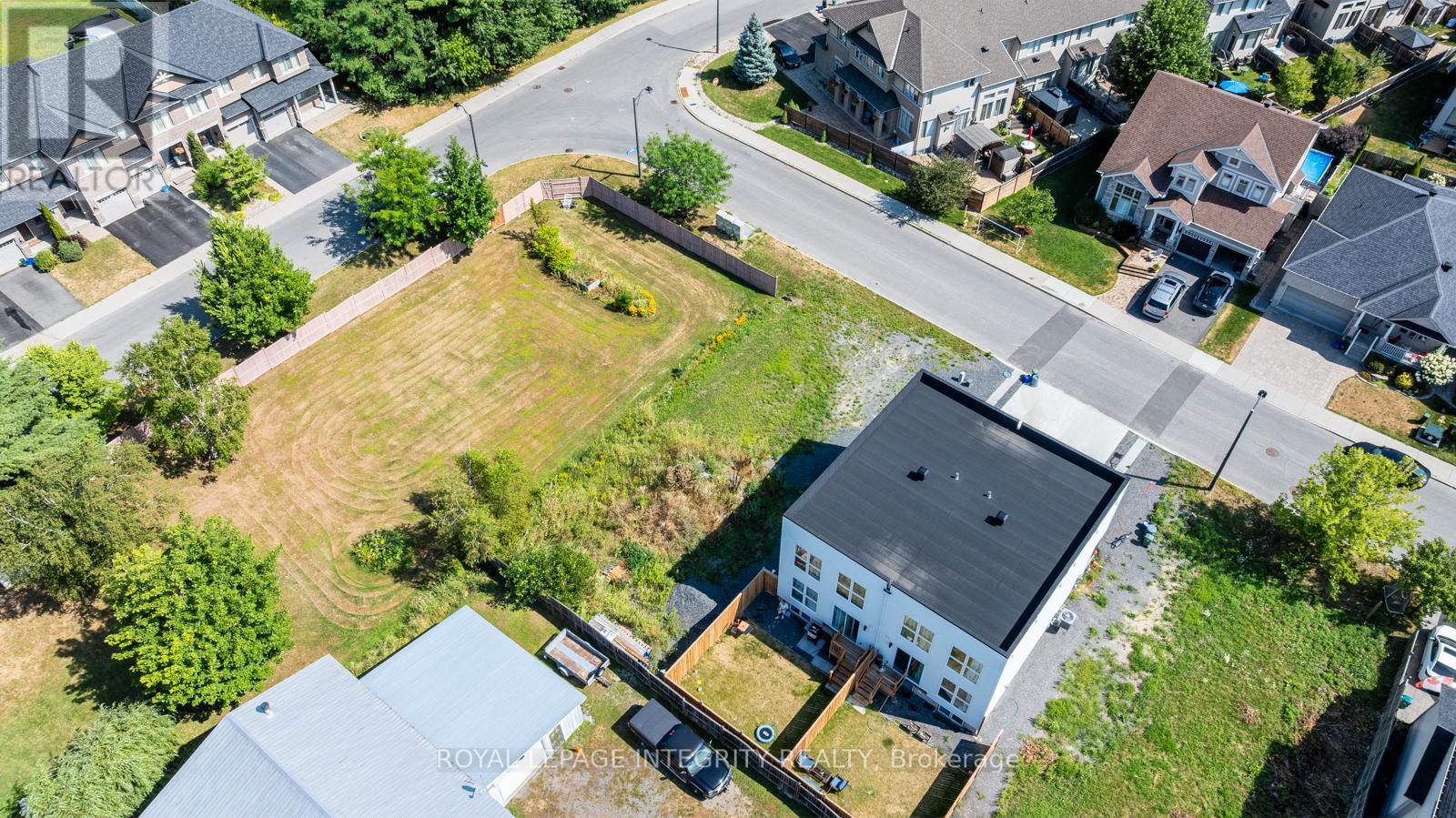 Photo 33 of 877 A Contour Street, Ottawa ON