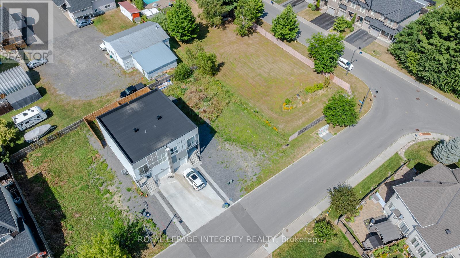 Photo 35 of 877 A Contour Street, Ottawa ON