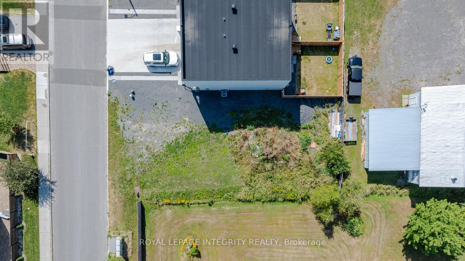 Photo 38 of 877 A Contour Street, Ottawa ON