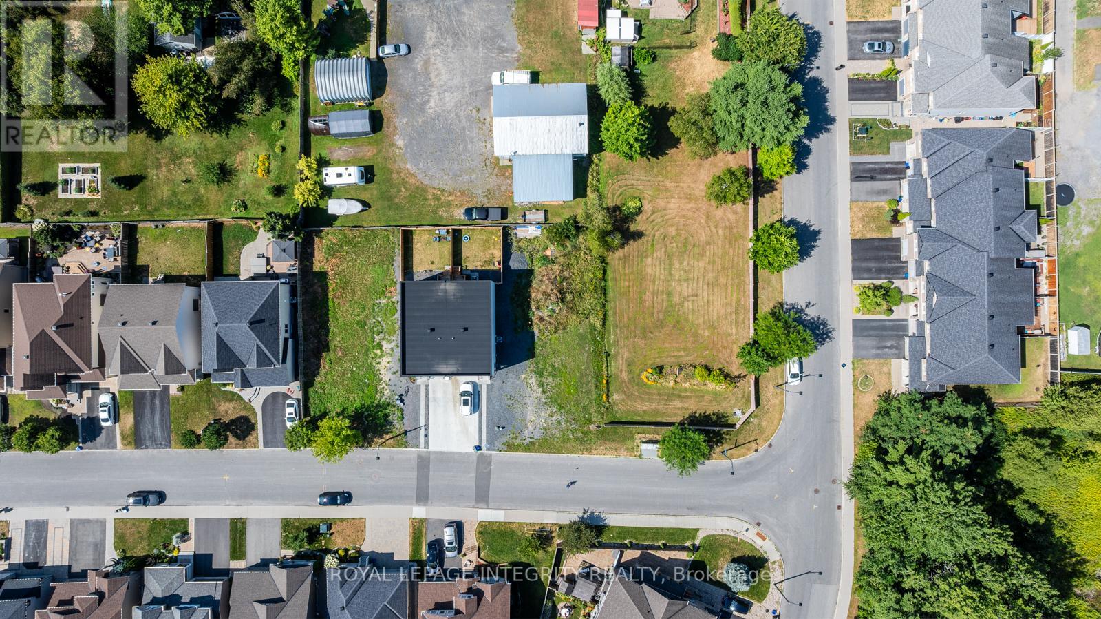 Photo 7 of 877 A Contour Street, Ottawa ON