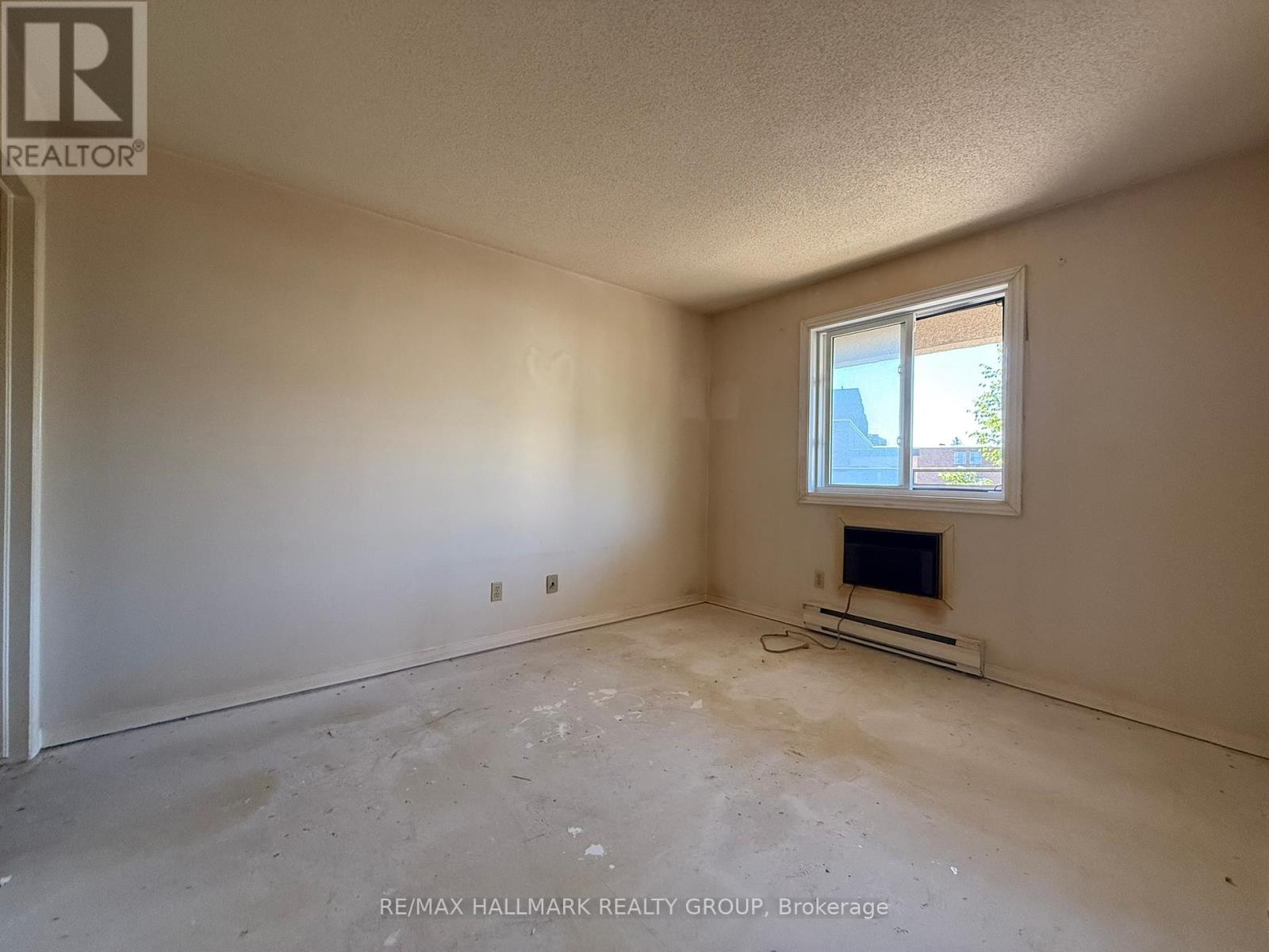 Photo 14 of 202 1490 Heron Road, Ottawa ON
