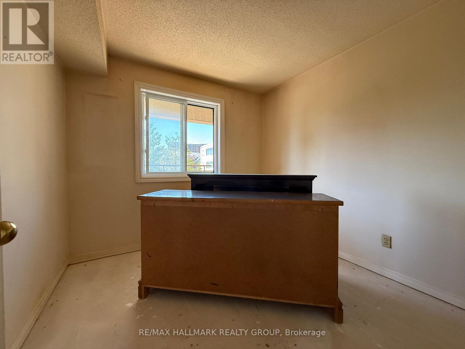 Photo 12 of 202 1490 Heron Road, Ottawa ON
