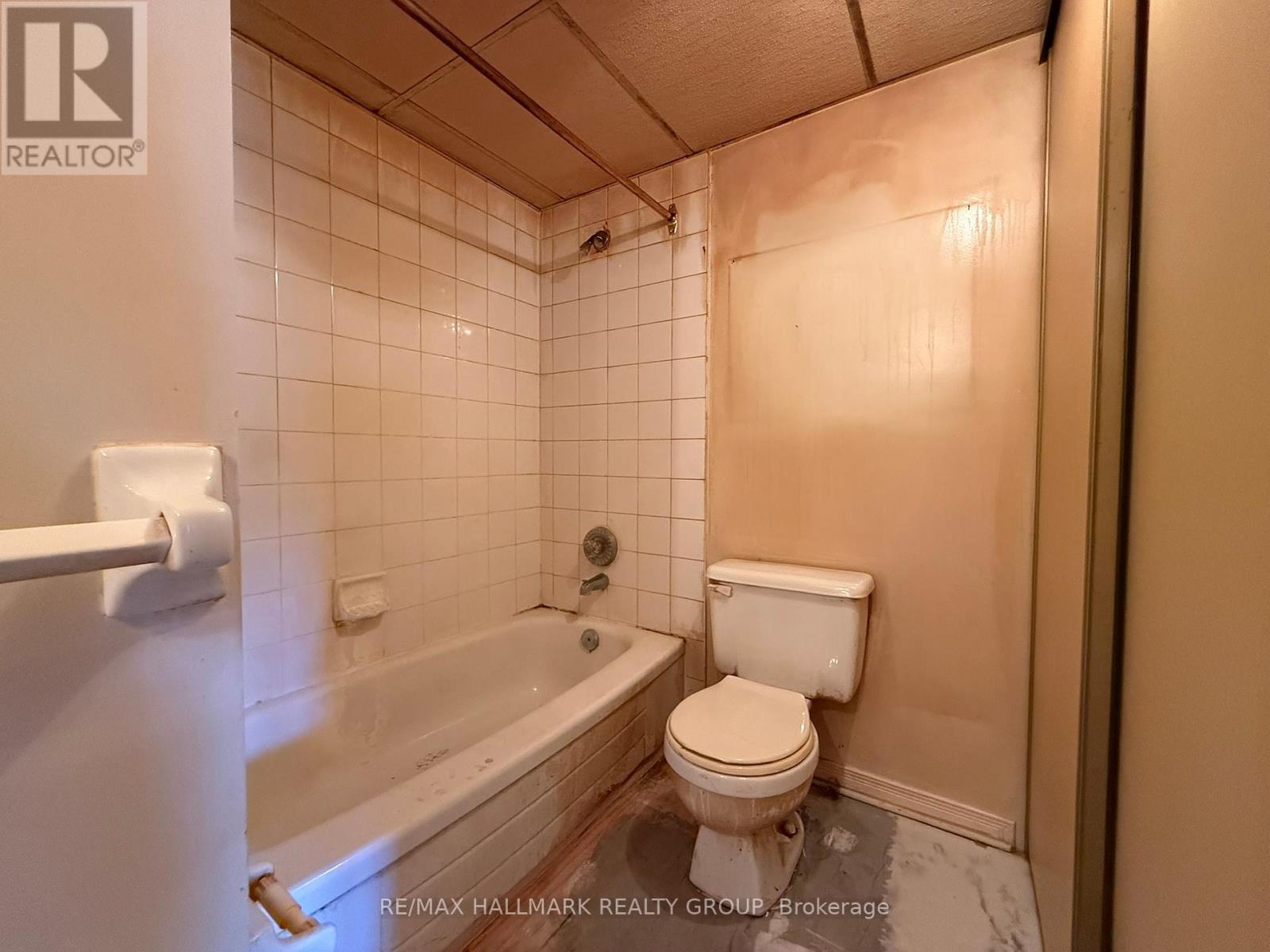 Photo 10 of 202 1490 Heron Road, Ottawa ON