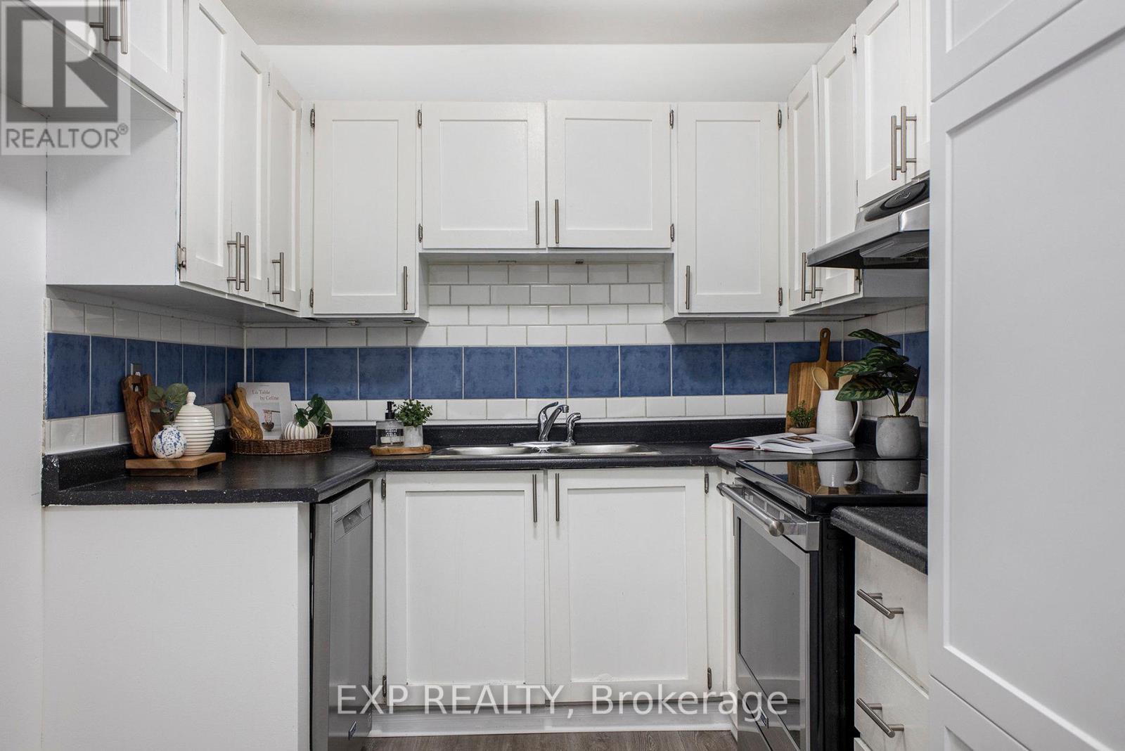 Photo 10 of 68 30 Baneberry Crescent, Ottawa ON
