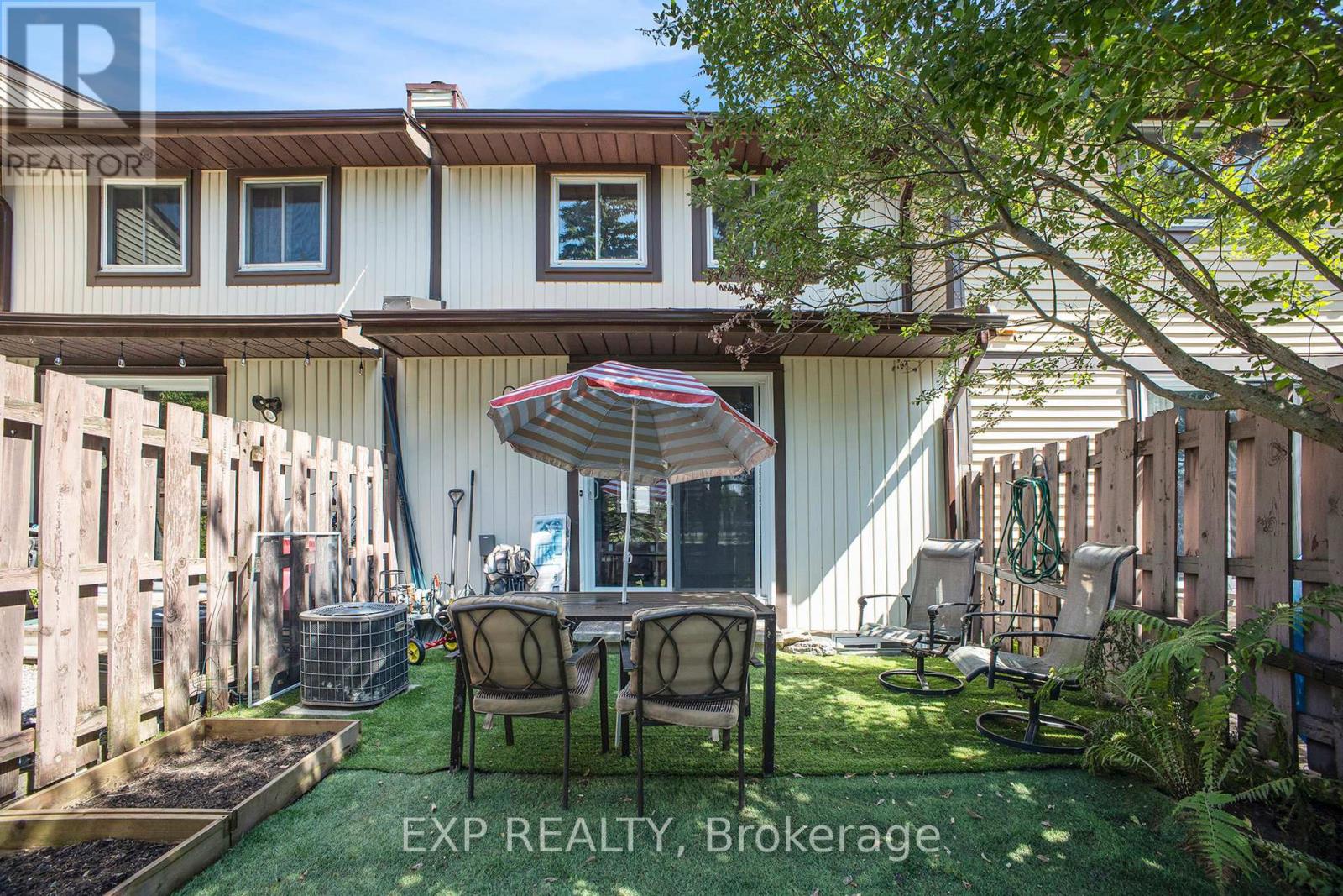 Photo 3 of 68 30 Baneberry Crescent, Ottawa ON