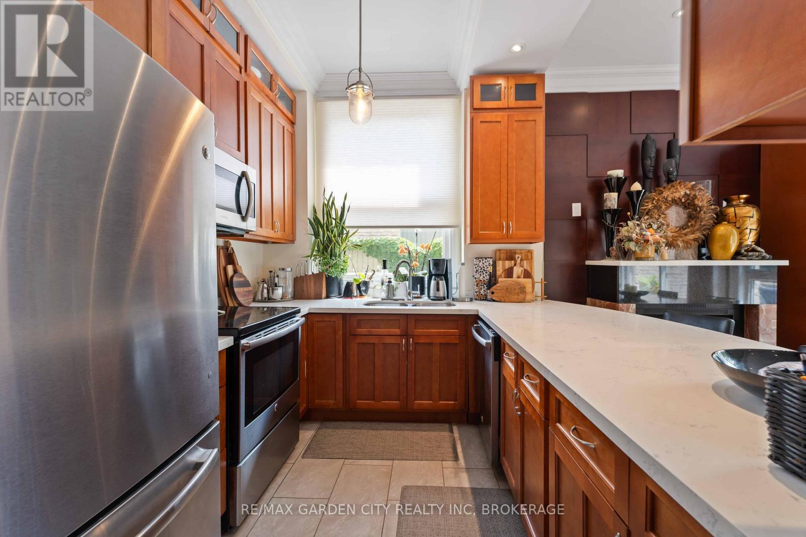 Photo 13 of 2 Stepney Street, St Catharines ON